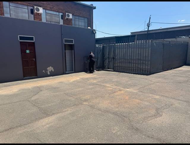 1,981M² BUSINESS FOR SALE IN BOKSBURG CENTRAL
